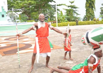 Les instruments accompagnateurs, aussi sacrés que le tambour