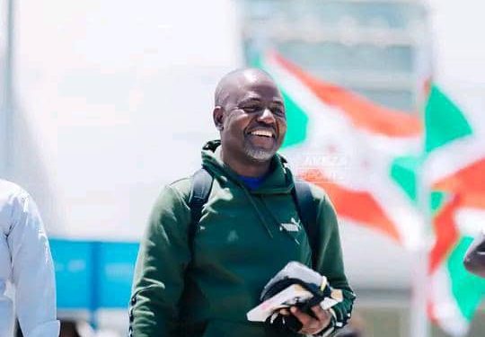 Umumenyereza Patrick Sangwa niwe yoba agiye gusubirira Etienne Ndayiragije