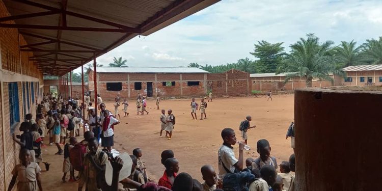 Irihishwa ry’amafaranga ririyamirizwa n’abavyeyi barereye kuri Ecofo Tenga