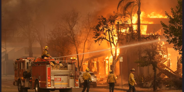 Calfornia:Mbega amajambo Nikki Glaser yavuze niyo yoba yatumye umuriro utongora Los Angeles?