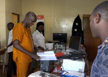 Le ministère de la fonction publique regrette les retards et l’absentéisme au service