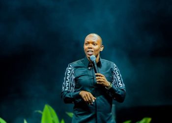 Pasteur Lopez Nininahazwe ariko aragarukana akanovera mu muziki uhimbaza Imana mu Burundi