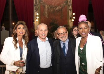 Umuririmvyikazi Natacha ivyo kuja kuramutsa abana vyavuyemwo ikindi gikorwa