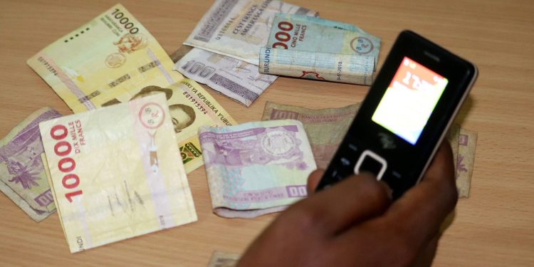 À 51 ans, un retraité refuse l’oisiveté et se réinvente dans le transfert d’argent