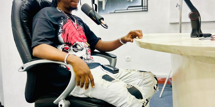 Aubin lux avuga ko bitamworoheye gusohora indirimbo ”ishwi”