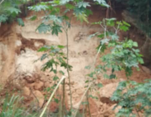 Un glissement de terrain menace un lycée à Ntahangwa