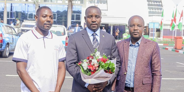 Samuel Ndayiragije agarutse mu gihugu c’amavukiro