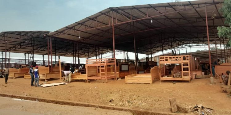 Kukabasazi renaît de ses cendres, entre espoir et précarité