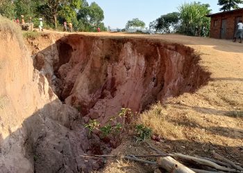Murambi : la route s’effondre, les habitants abandonnent