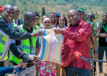 Buhumuza: Umukuru w’igihugu yaraye agendeye abarimyi b’ikibonobono