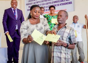 Rubirizi : 260 ménages vulnérables reçoivent une carte d’assistance maladie