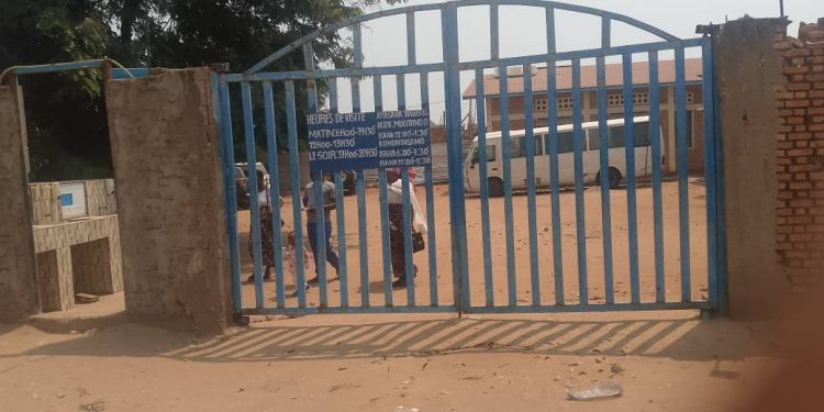 Abaja kwivuriza ku bitaro vyo mu Ruziba baridogera abaganga baho