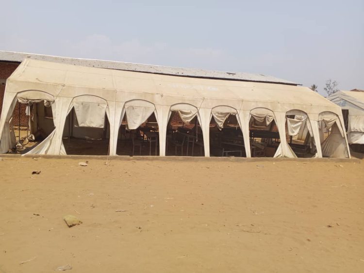 Gatumba : des centaines d’élèves risquent de reprendre les cours sans classes ni bancs