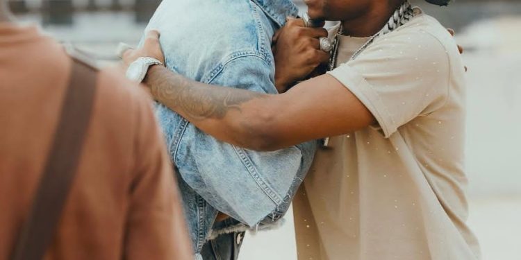 Indirimbo nshasha ya Sat B iriko ivugisha benshi