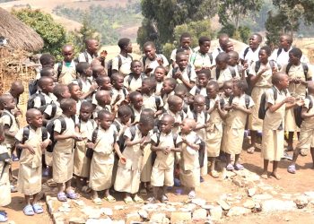 Bujumbura/Mukike : Du matériel scolaire pour encourager les enfants Batwa