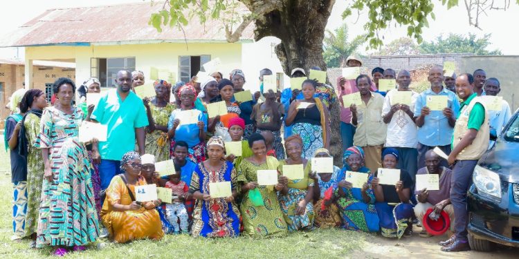 Des cartes d’assurance maladie pour briser le cycle de la précarité sanitaire