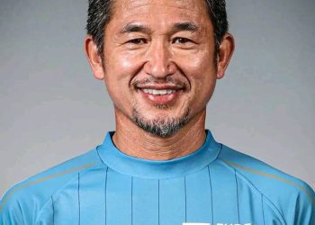 Ku myaka 58 aracatera umupira w’amaguru nk’uwabigize umwuga