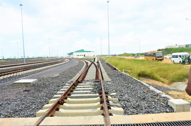 Chemin de fer électrique en Tanzanie : un projet régional à 2 milliards de dollars mis à l’épreuve par le climat