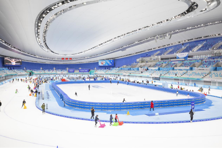 Dans la neige de Milan, sur la glace de Harbin : la Chine vit l’hiver intensément