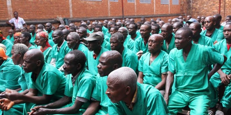 Vers une révision des dossiers pour désengorger les établissements pénitentiaires