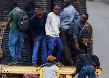 Abanyagihugu baheze mu mabarabara mu gihugu ca kenya inyuma y’ukugumuka kw’abatwara abantu n’ibintu