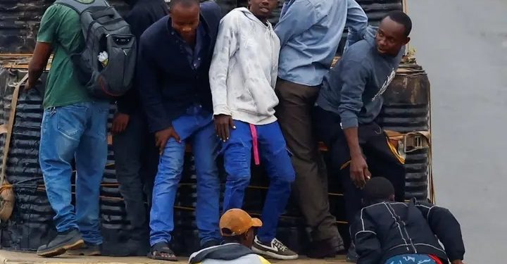 Abanyagihugu baheze mu mabarabara mu gihugu ca kenya inyuma y’ukugumuka kw’abatwara abantu n’ibintu