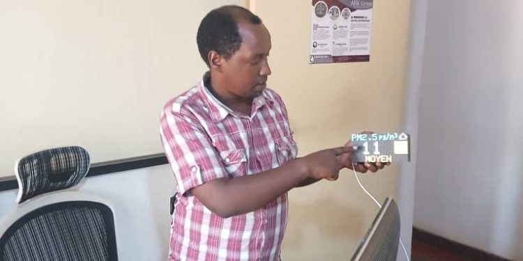 Burundi : l’organisation Air et Moi renforce la lutte contre la pollution grâce à un micro-capteur de qualité de l’air