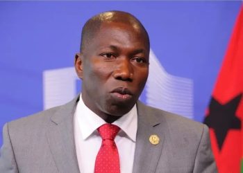 Guinea-Bissau: Domingos Simoes yasubiye gupfungirwa mu rugo iwe