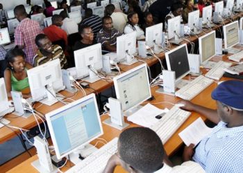 Burundi : des parents et des défenseurs des droits de l’enfant alarmés par l’usage abusif des technologies numériques