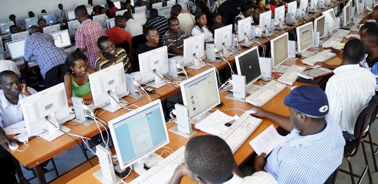 Burundi : des parents et des défenseurs des droits de l’enfant alarmés par l’usage abusif des technologies numériques