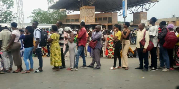 Burundi : À Bujumbura, la crise des transports met les usagers à rude épreuve