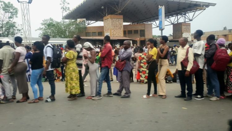 Burundi : À Bujumbura, la crise des transports met les usagers à rude épreuve