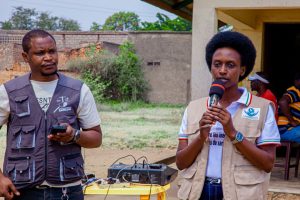 Gamaliel Niyonkunda, chargé de la communication et Marie Ndayizeye, infirmière au sein d'Action et Humanisme