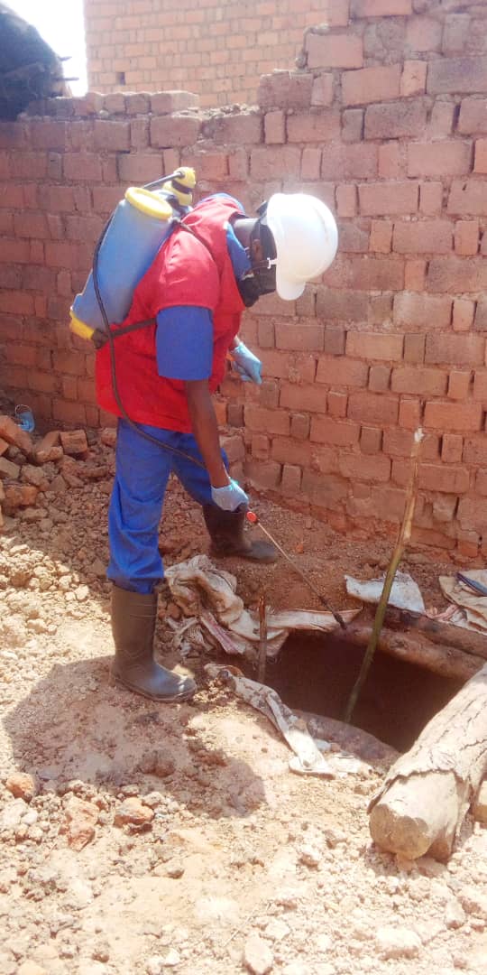 Makamba : un homme meurt après une chute dans une fosse septique