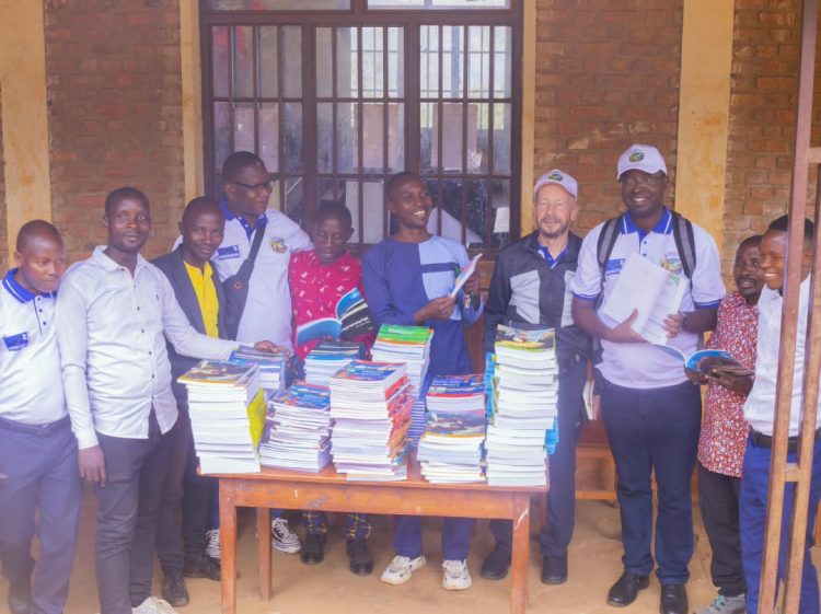 À Bugarama, des livres et des bancs pour apprendre, mais encore beaucoup à faire