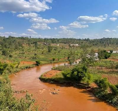 Ubutaka bw’Uburundi burageramiwe n’inzuzi zibugabura n’ibindi bihugu