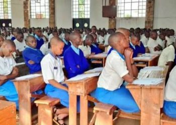 Abayobozi b’amashure baragabishwa ku mafaranga basaba abavyeyi mu gihe c’iyandikwa ry’abanyeshure