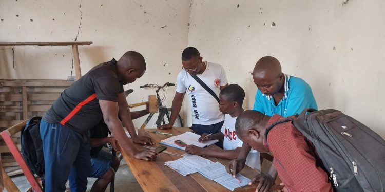 Bamwe mu barimyi baranegura uko igikorwa co gusubizwa utwabo kiriko kirakorwa